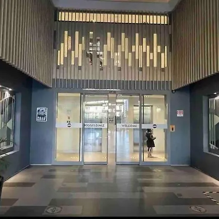 جناح فاخر مطل على البحيرة *